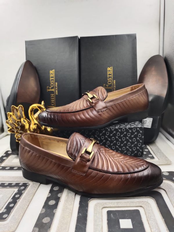 Brown men's shoe